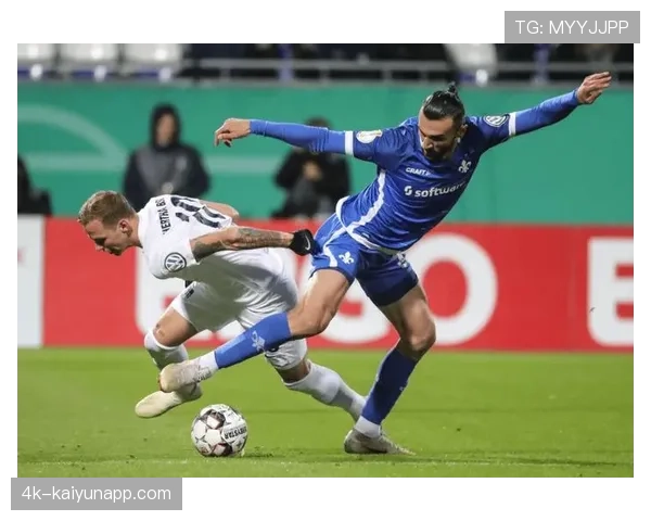 赛前发布会:里尔主帅强调对阵巴黎需保持攻守平衡,避免盲目上抢