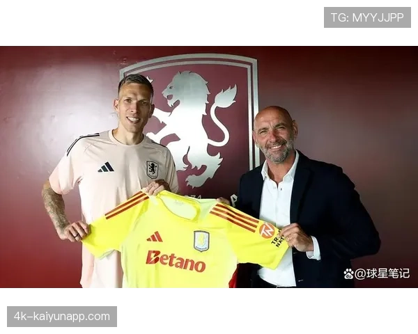 特写：布雷斯特门将比佐特高接抵挡，单场9次扑救创个人赛季新高